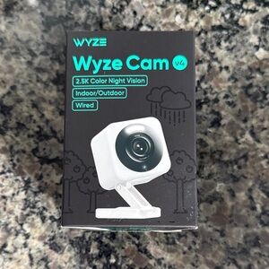 WYZE Cam V4 2.5k with night vision & spotlight